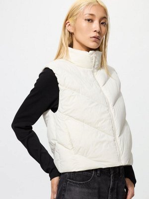UNIQLO Pufftech – утеплённый укороченный жилет с водоотталкивающей обработкой