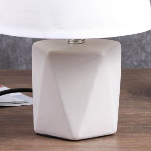 Лампа настольная "Форма" 1хЕ14 40Вт белый 20х20х29.5 см.