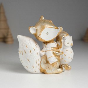 Фигурка полистоун «Лисёнок в шарфике с белой совой», 9.5x5x9.5 см