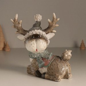 Фигурка полистоун «Олешка в сером колпаке и шарфике, лежит», 21x11.5x20 см