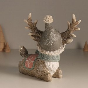 Фигурка полистоун «Олешка в сером колпаке и шарфике, лежит», 21x11.5x20 см