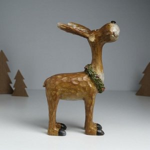 Фигурка полистоун «Важный лось в еловом венке с ягодками», 16.5x10x25 см