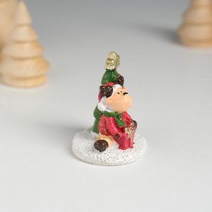Фигурка полистоун «Оленёнок в красной шубке около ёлочки», 3.8x3.5x4.8 см, МИКС