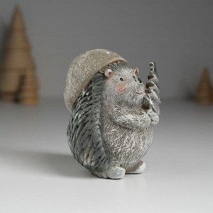 Фигурка полистоун «Ёжик с серебристой ёлочкой в длинном колпаке», 7x5x8 см