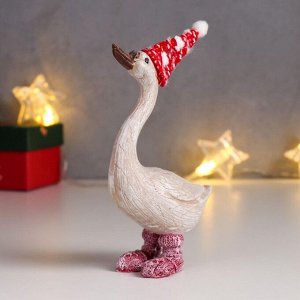 Фигурка полистоун «Гусь лапчатый в новогоднем колпаке», 14x9.3x5.2 см