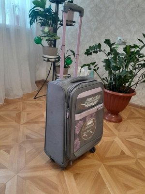 Чемодан дорожный