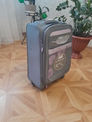 Чемодан дорожный