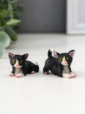 Фигурка полистоун «Чёрно-белый котёнок», 2.2x3x4.4 см, МИКС