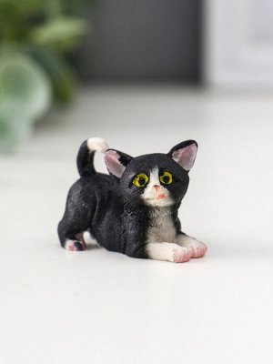 Фигурка полистоун «Чёрно-белый котёнок», 2.2x3x4.4 см, МИКС