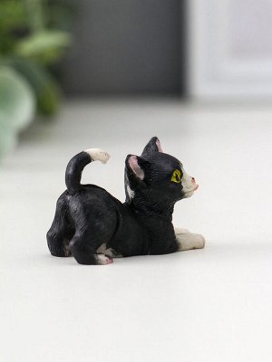Фигурка полистоун «Чёрно-белый котёнок», 2.2x3x4.4 см, МИКС