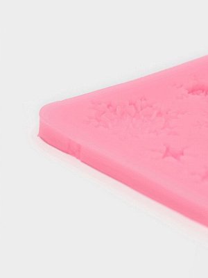 Молд для заливки новогодний «Снежинки», силикон, 8.6x8.6 см, розовый