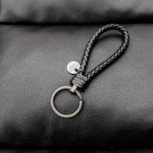 Брелок на ключи из плетенного шнурка (1/150)