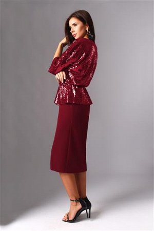 Комплект Комплект МиА-Мода 1110-1 
Состав ткани:Платье: Вискоза-33%; ПЭ-62%; Спандекс-5%; Блуза: ПЭ-84%; Металл-16%; 
Рост: 164 см.

Комплект женский состоит из платья и блузки. Платье приталенного с