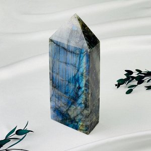 Кристалл из Лабрадора