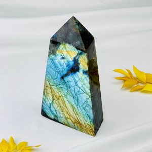 Кристалл из Лабрадора