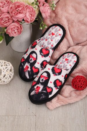 Тапки Варианты расцветки: белый/розовый
Ткань: велюр, Состав: 100% полиэстер
Мягкие домашние тапочки с закрытым носом и открытой пяткой  это идеальный аксессуар для создания уютной атмосферы в вашем д