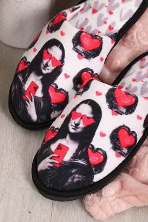 Тапки Варианты расцветки: белый/розовый
Ткань: велюр, Состав: 100% полиэстер
Мягкие домашние тапочки с закрытым носом и открытой пяткой  это идеальный аксессуар для создания уютной атмосферы в вашем д