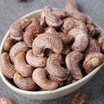 Кешью в шелухе (жареный, соленый), крупный калибр