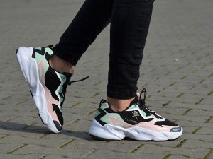 КРОССОВКИ 100% POLYESTER
UPPER 2: 100% POLYURETHANE
LINING 1: 100% POLYESTER
OUTSOLE 1: 100%ETHYLENE VINYL ACETATE - OUTSOLE 2: RUBBER