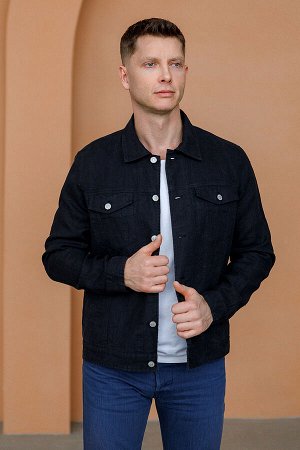 Жакет Артикул: 4002
Состав: ЛЕН 100%
Плотность ткани: 180 гр/м²
Интерпретаций на тему мужской джинсовой куртки великое множество. Представляем вам ещё
один вариант, выполненный из льна. Эта модель обл