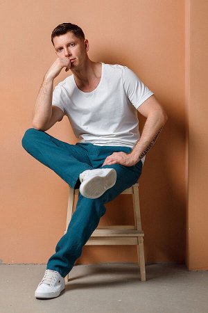 Брюки Артикул: 3003
Состав: ЛЕН 100%
Плотность ткани: 180 гр/м²
Классические решения для брюк воплощены в текстуре льна. Прорезные карманы на задней
половинке и боковые на передней - скорей характерны