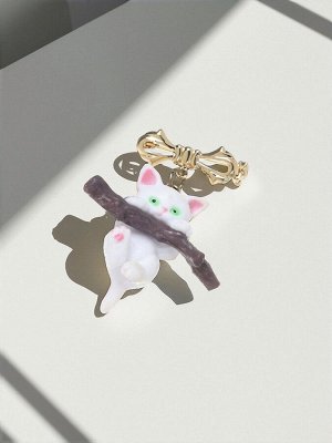 Брошь «Котёнок» на ветке, цвет бело-коричневый в золоте