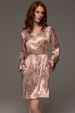 Fiora 4648 Платье-рубашка на Mia-Amore с центральной застёжкой на пуговицы, с длинными рукавами выполнена из принтованного смесового шёлка. Низ рукавов рубашки выполнен в виде расклешённых широких вол