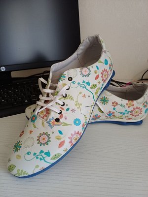 Кроссовки женские