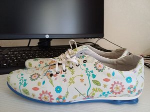 Кроссовки женские