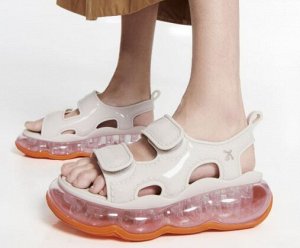 Сандалии Очень крутые!!! Коллаборация с Nike Прозрачная подошва. Мягкая стелька. Липучки рабочие.  Подошва не скользкая, резиновая.