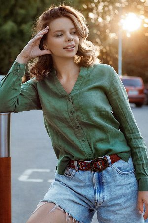 Блуза Артикул: 2/105
Состав: ЛЕН 100%
Плотность ткани: 135 гр/м²
Стоите перед выбором — блуза для работы или отдыха? А если это будет одна и та же? И в зависимости от сочетаний, будет меняться ее пред