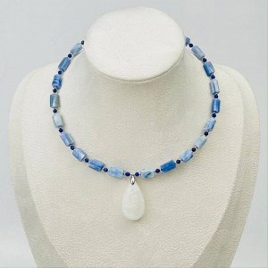 Колье из Кианита и Содалита с кулоном из Лунного камня