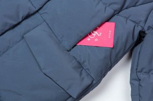 Куртка Легкая зимняя куртка - самый подходящий вариант для активных леди. Идеальная длина, прикрывающая бедра, умеренный объем изделия, покрой рукава - реглан, все это сочетания для максимально удобно