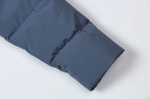Куртка Легкая зимняя куртка - самый подходящий вариант для активных леди. Идеальная длина, прикрывающая бедра, умеренный объем изделия, покрой рукава - реглан, все это сочетания для максимально удобно