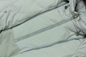 Куртка Легкая зимняя куртка - самый подходящий вариант для активных леди. Идеальная длина, прикрывающая бедра, умеренный объем изделия, покрой рукава - реглан, все это сочетания для максимально удобно