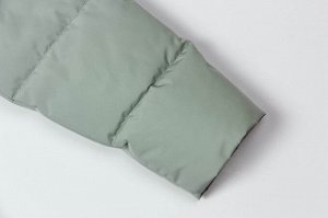 Куртка Легкая зимняя куртка - самый подходящий вариант для активных леди. Идеальная длина, прикрывающая бедра, умеренный объем изделия, покрой рукава - реглан, все это сочетания для максимально удобно