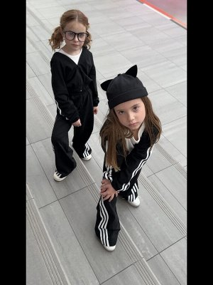 Спортивный костюм с лампасами