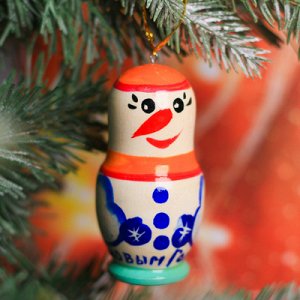 Елочная игрушка "Снеговик в оранжевой шапке"