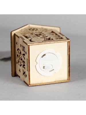 Ёлочная игрушка «Домик со снеговиком», 8x6.5x6 см, от батареек, свечение тёплое белое