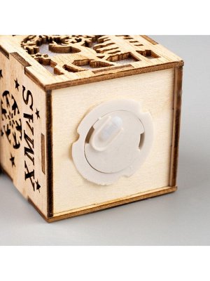 Ёлочная игрушка «Домик с оленем», 8x6.5x6 см, от батареек, свечение тёплое белое