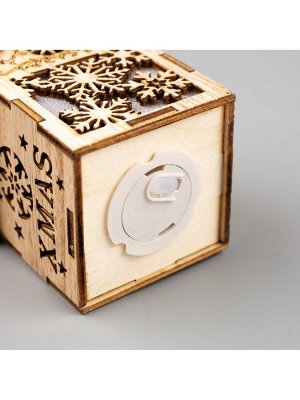 Ёлочная игрушка «Домик со снежинками», 8x6.5x6 см, от батареек, свечение тёплое белое