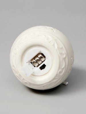 Ёлочный шар с подсветкой «Снежинка», 10x8.8x8.8 см, 1 LED, от батареек LR44x3, керамика, свечение тёплое белое
