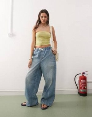 топ Топ без бретелек Reclaimed Vintage цвета лайма с рюшами по бокам (Reclaimed Vintage – Tr?gerloses Top in Limettengr?n mit gerafften Seiten) Топы Reclaimed Vintage * Эксклюзивно на ASOS * Фасон бан