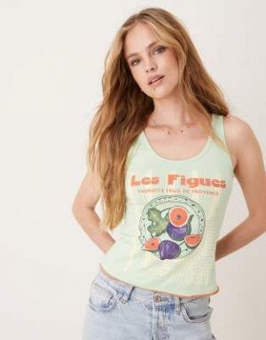 Топ Укороченный топ ASOS DESIGN зеленого цвета с фруктовым принтом (ASOS DESIGN – Tr?gertop in Gr?n mit Frucht-Grafikprint) Топы от ASOS DESIGN * Вырез лодочкой * Фиксированные бретели * Графический п