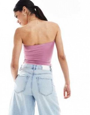 топ Топ Bershka без бретелек из полиамида светло-розового цвета (Bershka – Tr?gerloses Oberteil aus Polyamid in Hellrosa) Топ от Bershka * Простой дизайн * Фасон бандо * Облегающий крой Код товара: 14