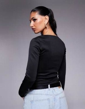 топ Топ ASOS DESIGN Curve с длинными рукавами и изогнутым вырезом черного цвета (ASOS DESIGN Curve – Lang?rmliges Oberteil in Schwarz mit gebogenem Ausschnitt) Топы от ASOS DESIGN * Простой дизайн * И