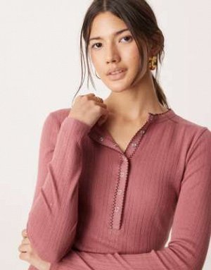 топ Топ Miss Selfridge Rose с пуговицами и кнопками (Miss Selfridge – Oberteil aus Pointelle in Ros? mit Druckkn?pfen) Топ от Miss Selfridge * Варианты верхней половины * Круглый вырез * Застежка на к