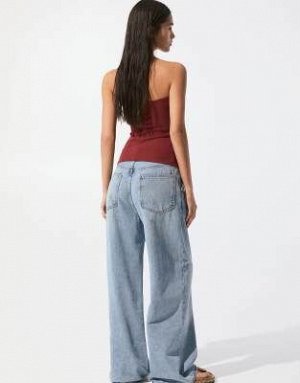 топ Удлиненный топ без бретелек Pull&Bear бордового цвета (Pull&Bear – Tr?gerloses Longline-Oberteil in Burgunderrot) Топы от Pull&Bear * Простой дизайн * Фасон бандо * Облегающий крой Код товара: 145