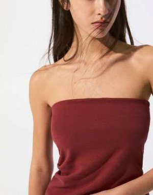 топ Удлиненный топ без бретелек Pull&Bear бордового цвета (Pull&Bear – Tr?gerloses Longline-Oberteil in Burgunderrot) Топы от Pull&Bear * Простой дизайн * Фасон бандо * Облегающий крой Код товара: 145