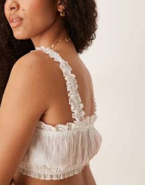 топ Пляжный топ-бралет ASOS DESIGN из белой жатой ткани с оборками (ASOS DESIGN – Strand-Bustier-Top in Wei? mit Knitterstruktur und R?schen) Купальники и пляжная одежда от ASOS DESIGN * Квадратный вы